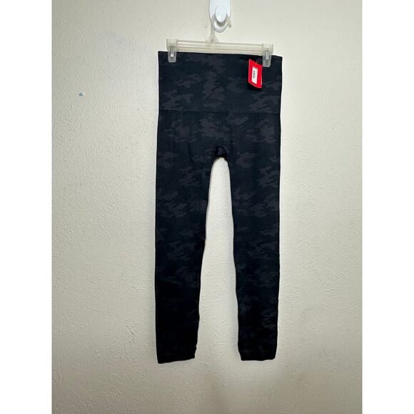 SPANX Pants - SPANX Woman's  Size 1X Black Camo Smeamless Look At Me Now Leggings